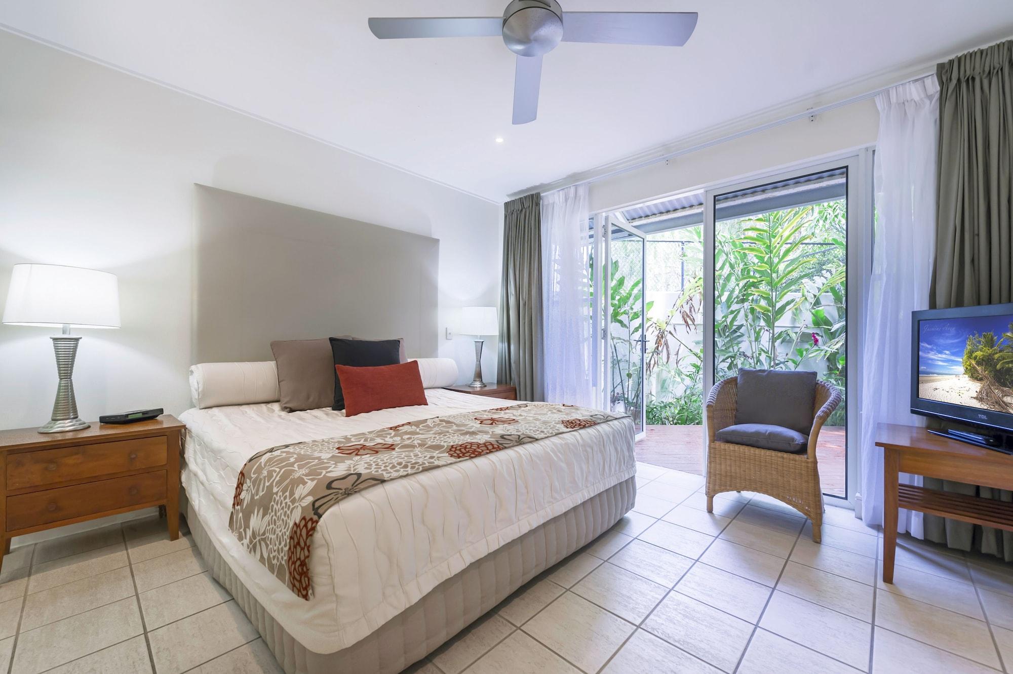 Mandalay Luxury Beachfront Apartments Порт Дъглас Екстериор снимка