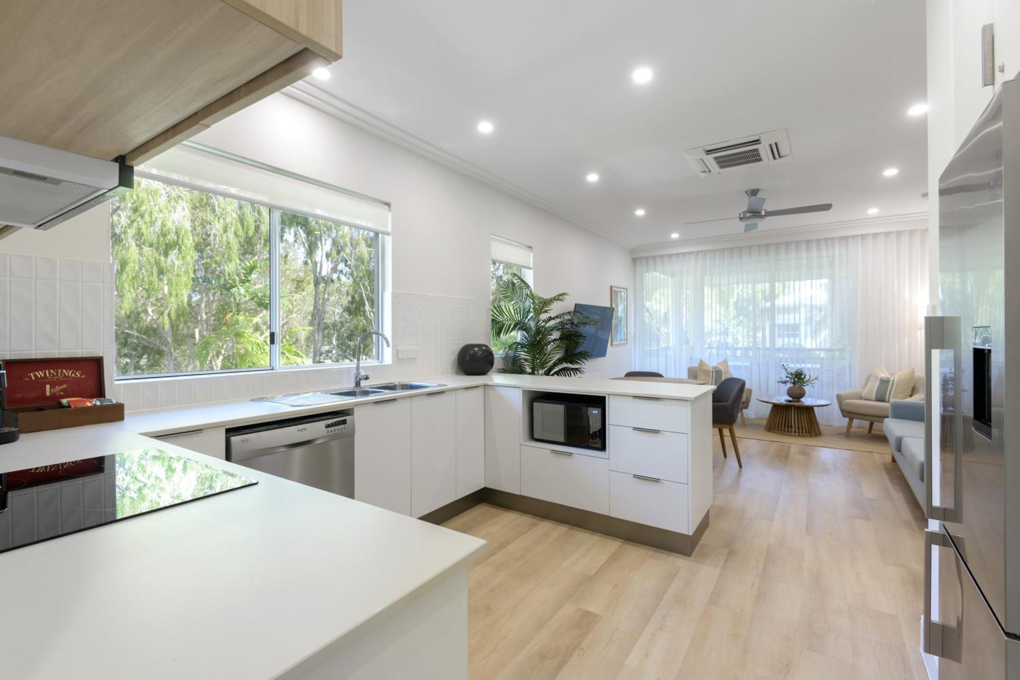 Mandalay Luxury Beachfront Apartments Порт Дъглас Екстериор снимка