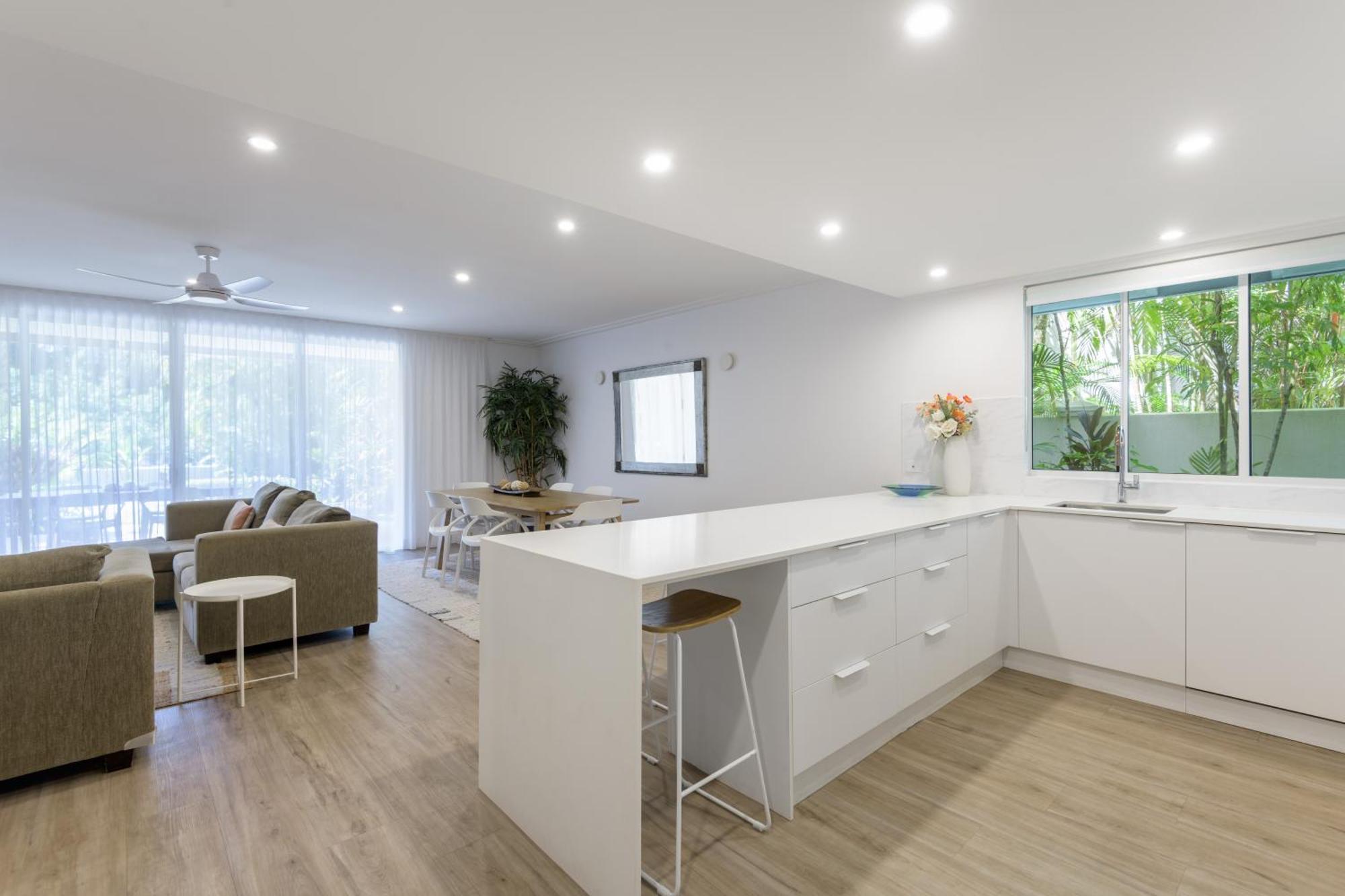 Mandalay Luxury Beachfront Apartments Порт Дъглас Екстериор снимка