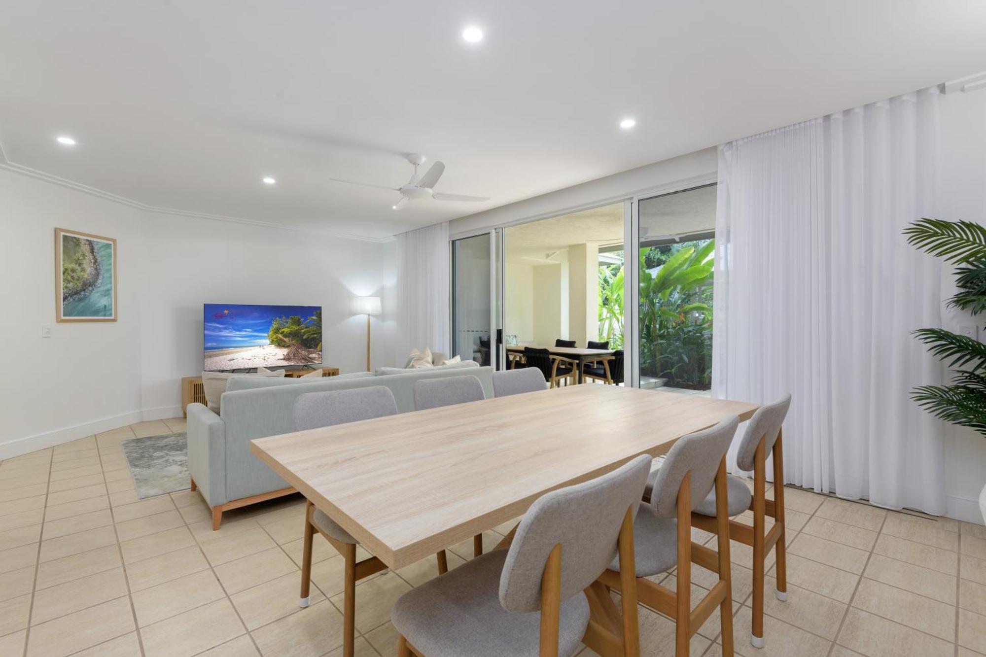 Mandalay Luxury Beachfront Apartments Порт Дъглас Екстериор снимка